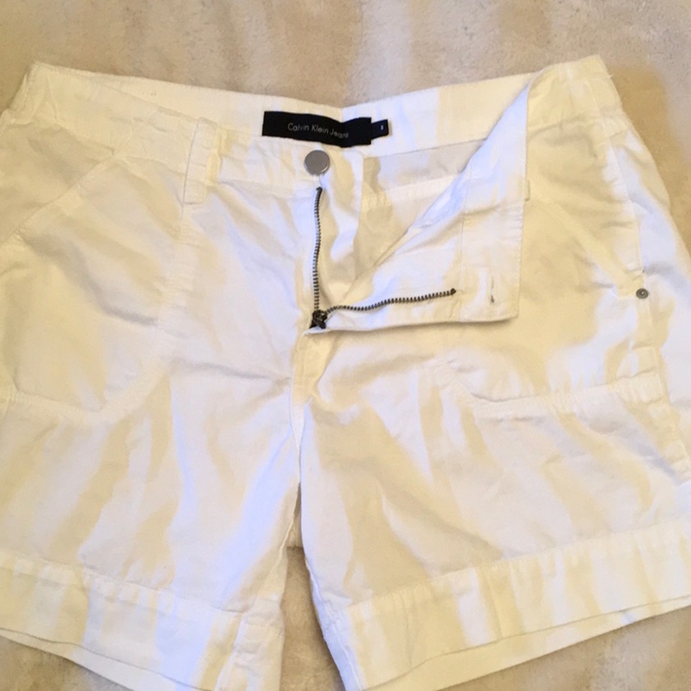 100% cotton. Calvin Klein shorts.